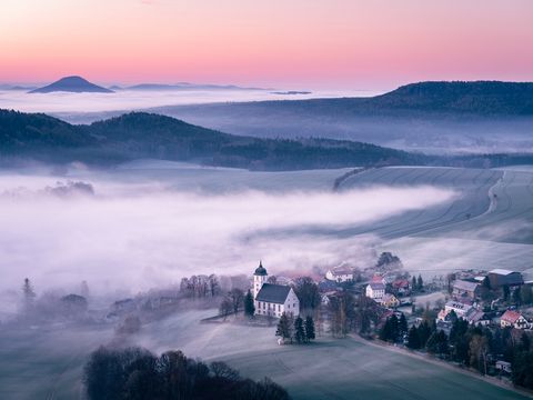 Blick Papststein nach Papstdorf bei Sonnenaufgang