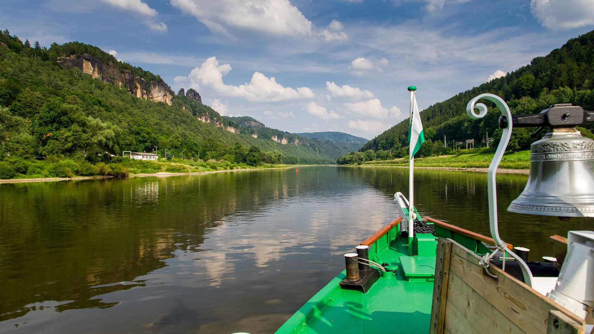 Unterwegs auf einem Dampfschiff 