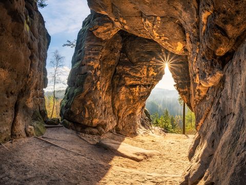 Wandern zur Kleinsteinhöhle in Deutschland (Sächsische Schweiz)