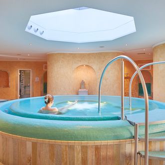 Whirlpool im Saunabereich Toskana Therme Bad Schandau Wellness