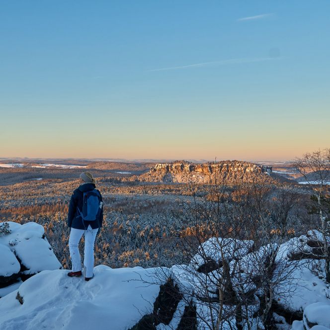 Blick vom Gohrisch zum Pfaffenstein Winter Schnee