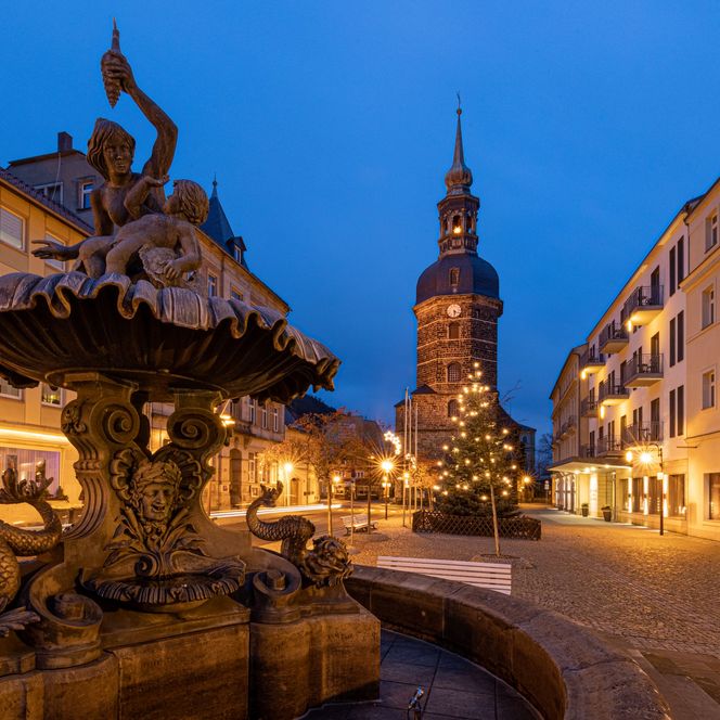 Markt Bad Schandau am Abend im Winter illuminiert