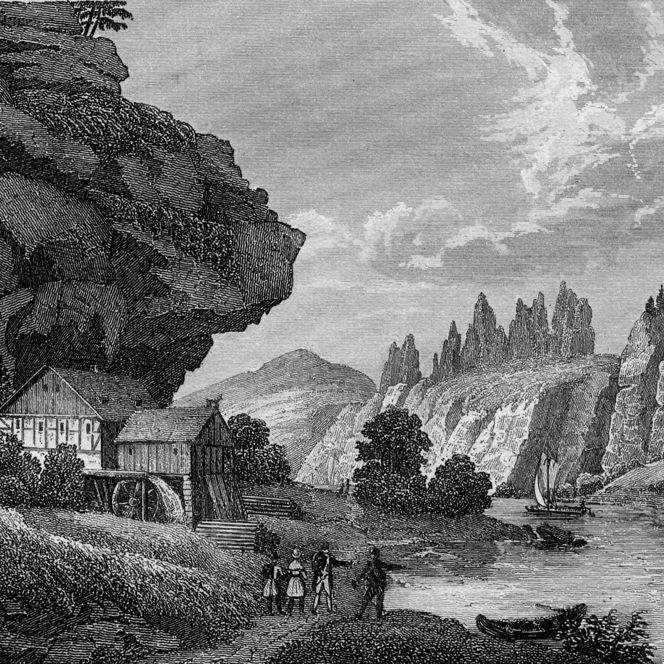 Schwarz-weiß Landschaft mit einem Fluss, Bergen, Bäumen und einem kleinen Haus am Ufer.