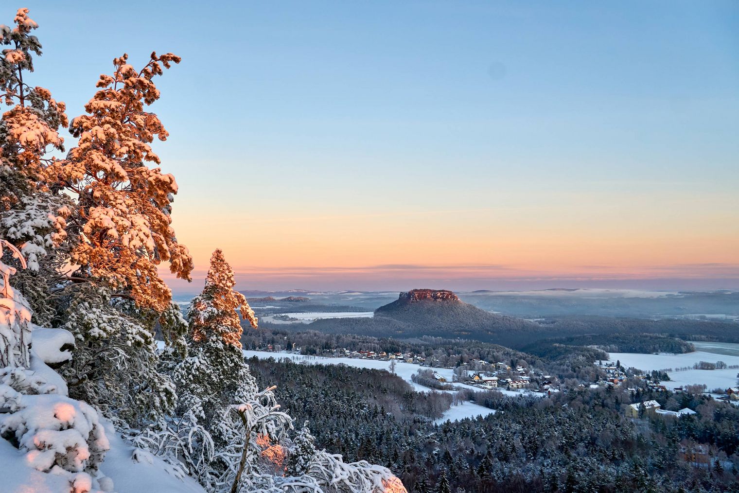 Blick vom Gohrisch zum Lilienstein Winter Schnee