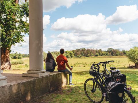 Pause am Elberadweg im Sieglitzer Park im Gartenreich Dessau-Wörlitz