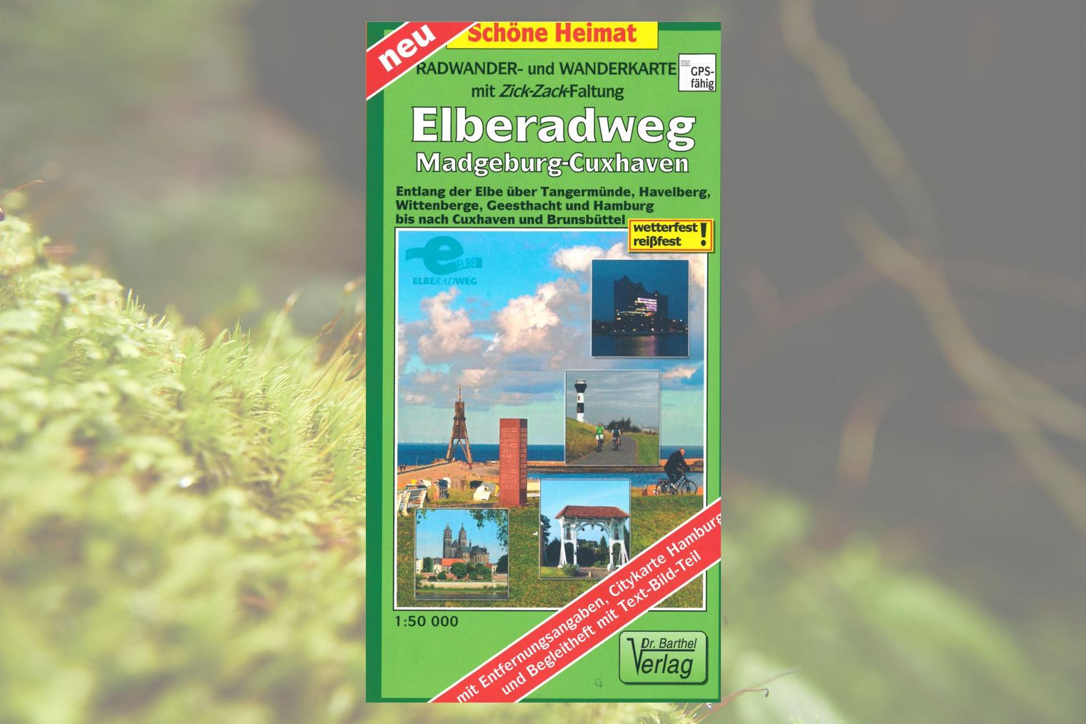 grünes Titelbild der Elberadeweg-Faltkarte Streckenabschnitt Magdeburg-Cuxhaven vor verschwommenen Hintergrund