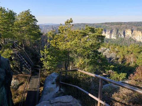 Rauenstein Blick über die Elbe zu ehemaligen Sandsteinbrüchen