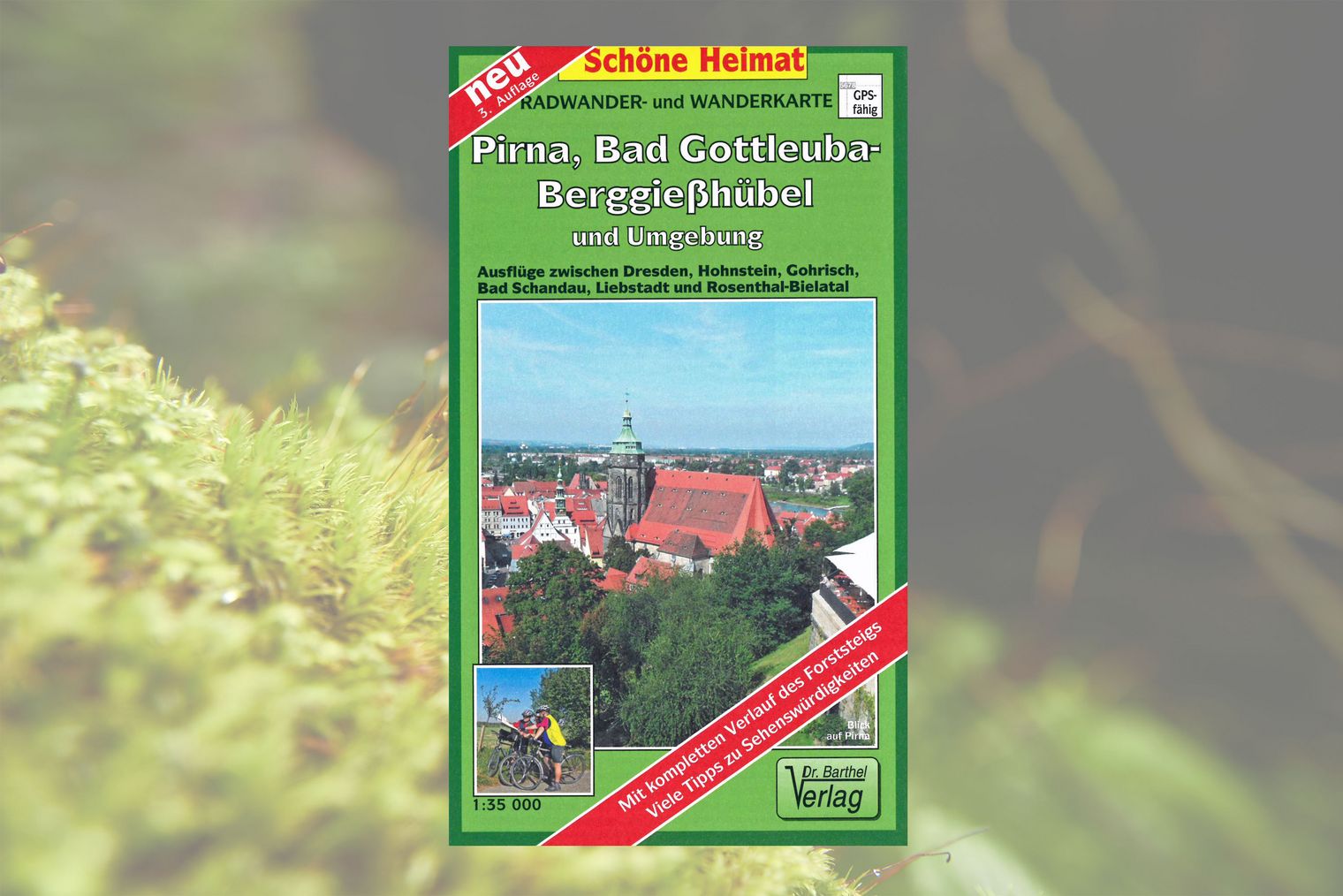Titelseite Wanderkarte mit grünem Rahmen und Foto von Aussicht auf Pirna mit großer Kirche im Mittelpunkt.