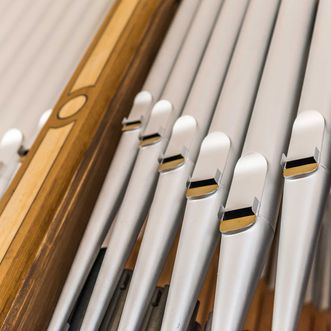 Orgel in der Radfahrerkirche in Stadt Wehlen