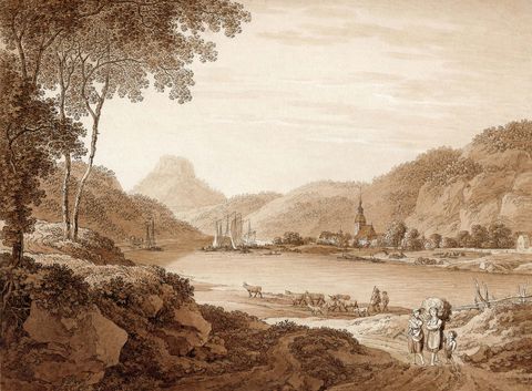 Landschaft mit Fluss, Bergen im Hintergrund und Personen, die am Ufer arbeiten. Sepiatöne dominieren das Bild.