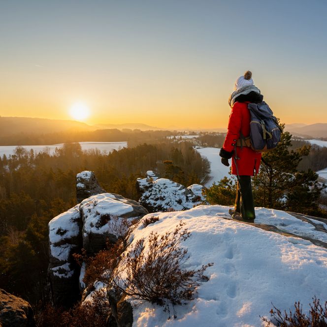 Aussicht vom Gamrig Sonnenaufgang mit Wanderin