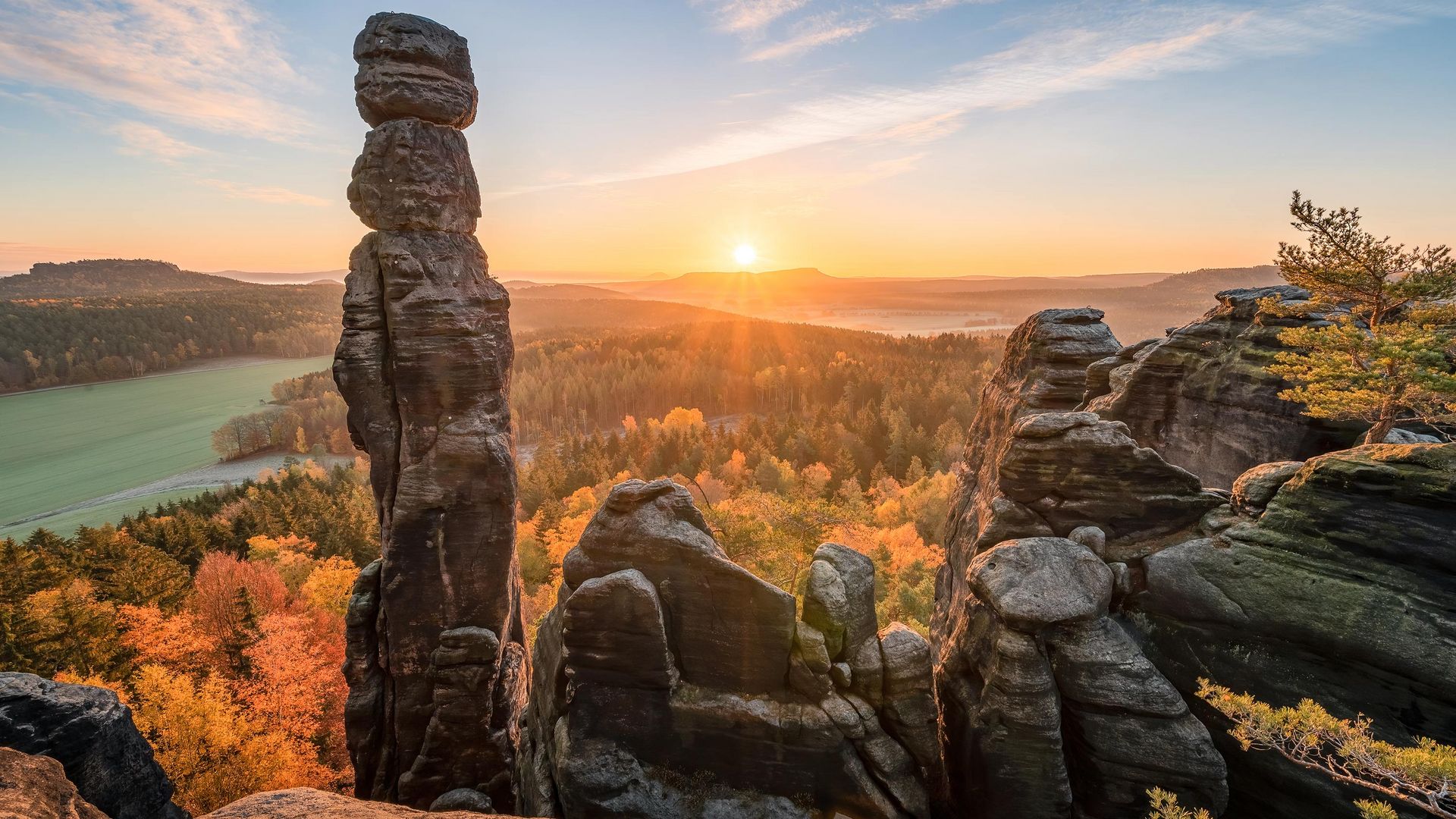 Pfaffenstein mit Blick auf die Barbarine zum Sonnenaufgang