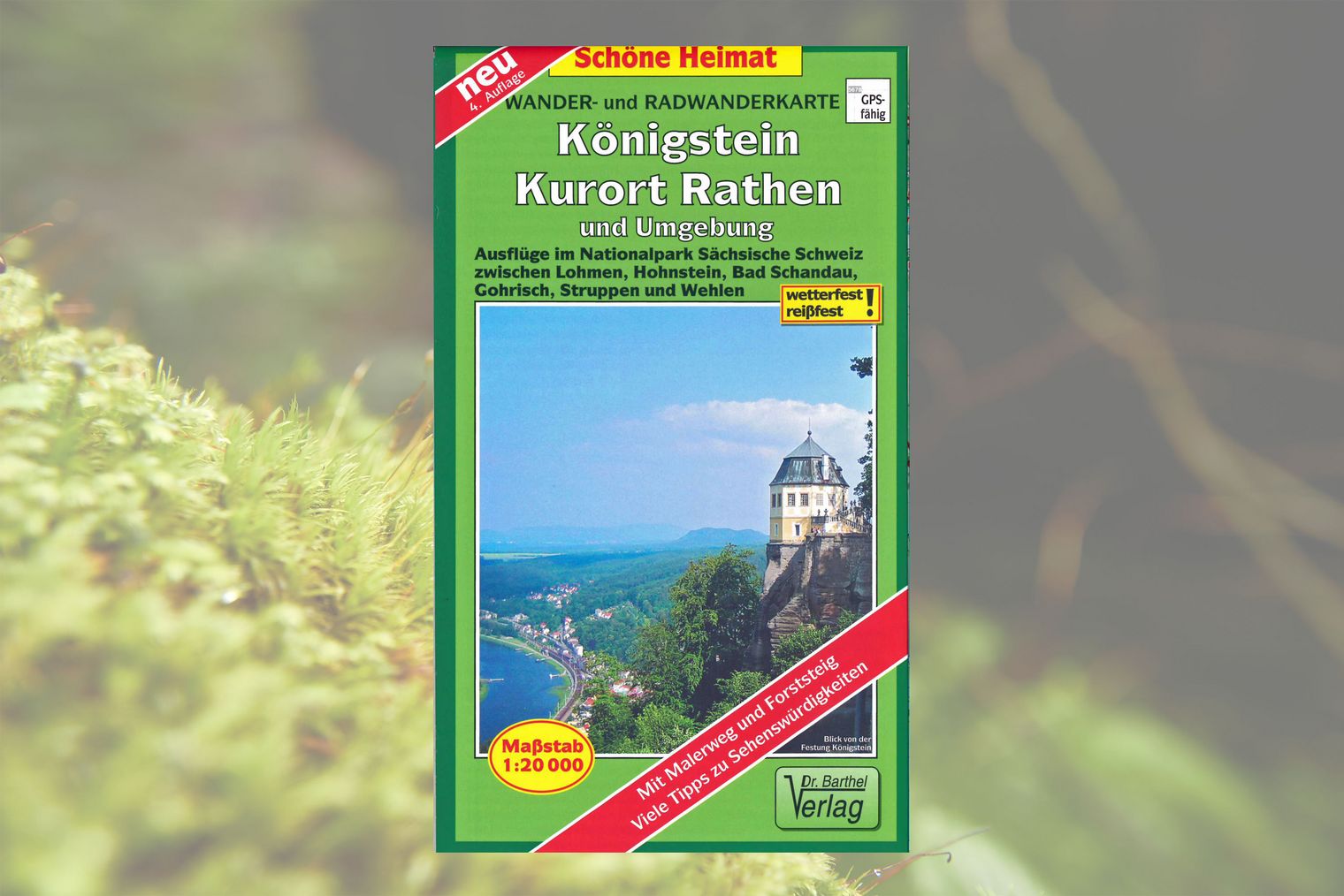 Titelseite Wanderkarte mit grünem Rahmen und Foto von Turm einer Festung, darunter Wald und Blick auf einen Fluss.