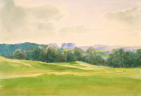 Landschaft mit sanften Hügeln, grünen Wiesen und einem hellen Himmel mit Wolken.