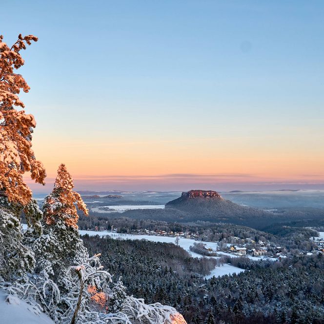 Blick vom Gohrisch zum Lilienstein Winter Schnee