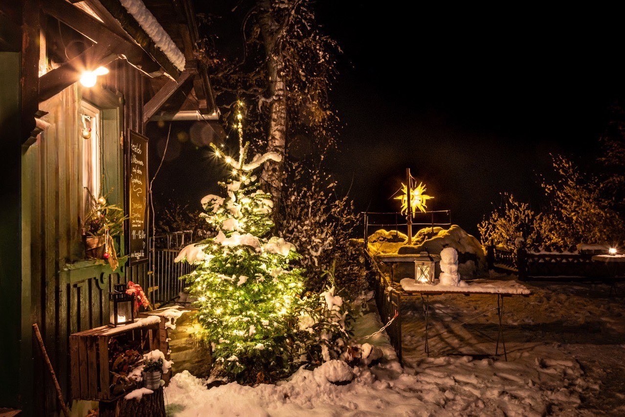 Bergbaude Winter Weihnachtsdeko Abendstimmung Herrnhuter Stern